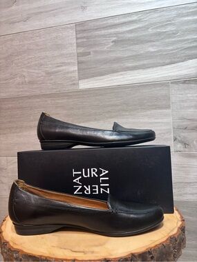 Naturalizer Saban genuine Black Leather Loafers Size 7.5 N5 comfort- like new!